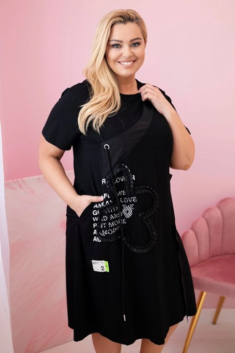 Sukienka damska Plus Size z kieszeniami i ozdobnym paskiem czarna Sukienka damska Plus Size z kieszeniami i ozdobnym paskiem czarna