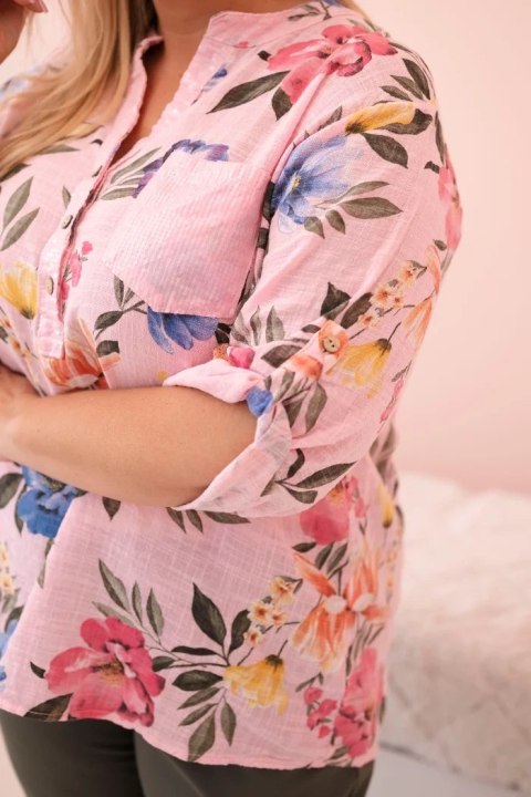 Bluzka damska Plus Size bawełniana w kwiaty jasno różowa Bluzka damska Plus Size bawełniana w kwiaty jasno różowa