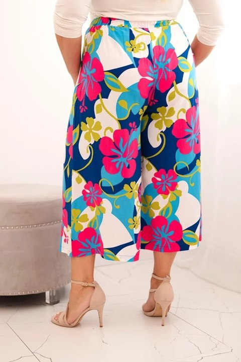 Spodnie damskie Plus Size wiskozowe z kwiatowym wzorem fuksja Spodnie damskie Plus Size wiskozowe z kwiatowym wzorem fuksja