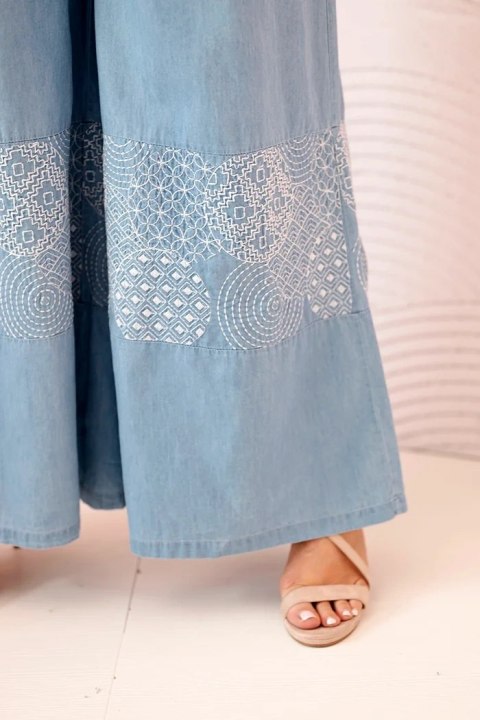 Spodnie damskie Plus Size z szeroką nogawką i haftem etnicznym jasno jeansowe Spodnie damskie Plus Size z szeroką nogawką i haftem etnicznym jasno jeansowe