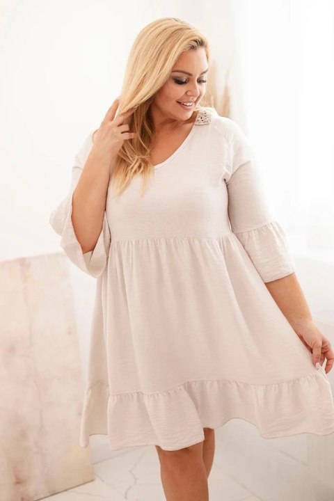 Sukienka damska Plus Size wiskozowa z ażurowym zdobieniem beżowa Sukienka damska Plus Size wiskozowa z ażurowym zdobieniem beżowa