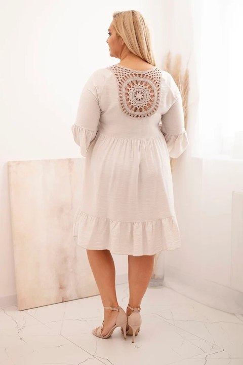 Sukienka damska Plus Size wiskozowa z ażurowym zdobieniem beżowa Sukienka damska Plus Size wiskozowa z ażurowym zdobieniem beżowa