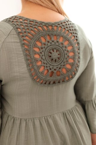 Sukienka damska Plus Size wiskozowa z ażurowym zdobieniem khaki