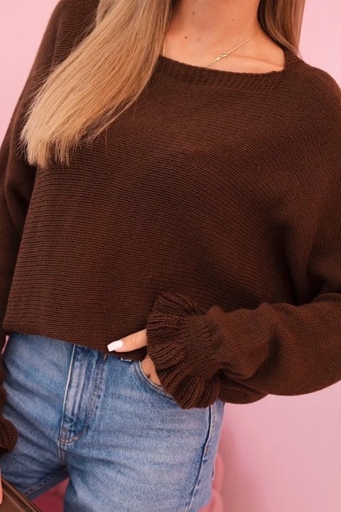 Sweter damski z moheru z marszczonymi rękawami i wycięciem na plecach brązowy