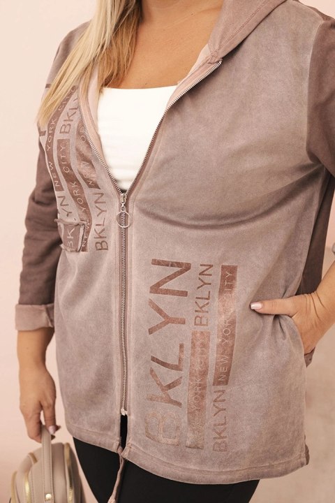 Bluza damska Plus Size dekatyzowana z kapturem i nadrukiem BKLYN brązowa