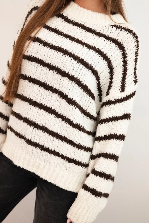 Sweter damski w paski z wełną o luźnym kroju ecru