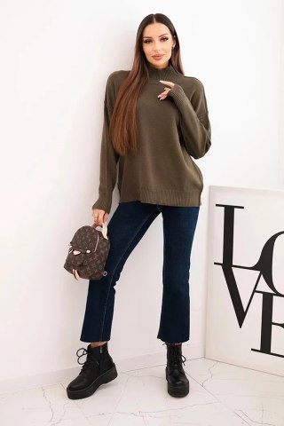 Sweter damski wiskozowy z prążkowanym półgolfem i luźnym fasonem khaki
