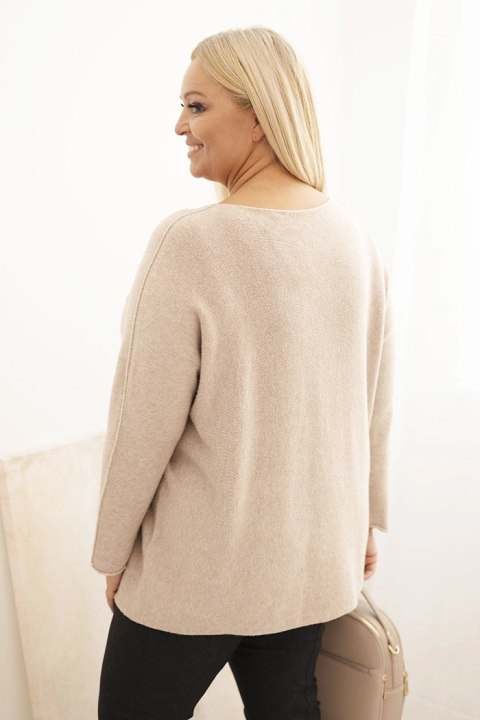 Sweter damski plus size z dekoltem łódką ciemno beżowy
