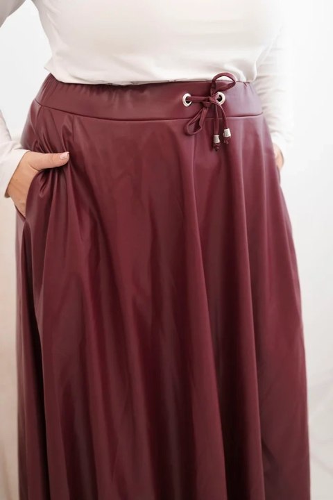 Spódnica damska Plus Size z ekoskóry z gumką i troczkiem w pasie bordowa