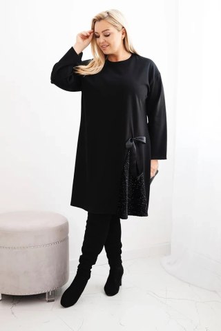 Sukienka damska Plus Size z ozdobną wstawką z cekinami czarna