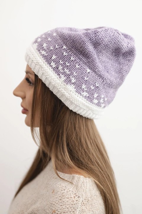 Czapka damska zimowa wełniana z wzorem geometrycznym K477 fioletowy + biały