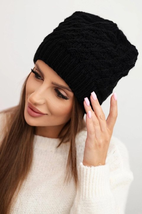 Czapka damska zimowa wełniany z ozdobnym splotem K430 czarna