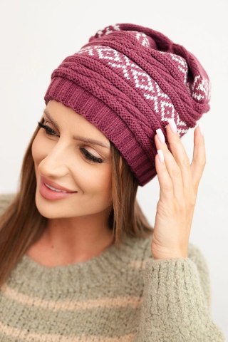 Czapka damska zimowa z wzorem i wełną K425 ciemno fioletowa