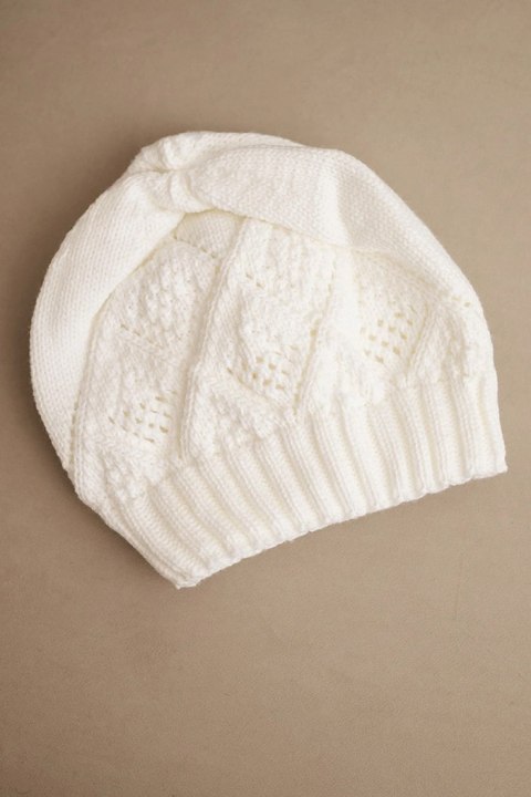 Czapka damska zimowa z wełny i z wzorem geometrycznym K479 biała