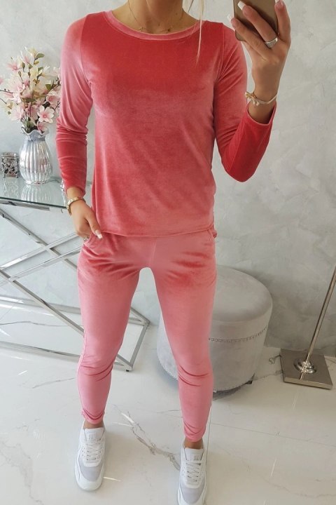 Komplet welurowy z marszczeniem z tyłu malinowy