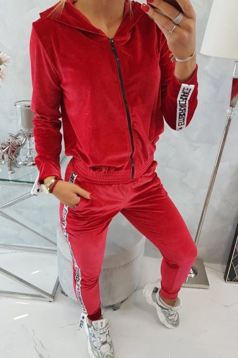 Komplet welurowy z ozdobnymi taśmami czerwony