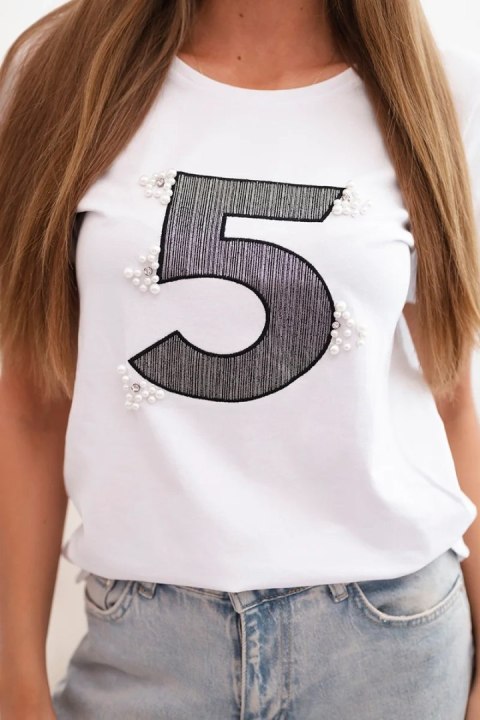 Bluzka damska z krótkim rękawem i naszywką z perełkami biała