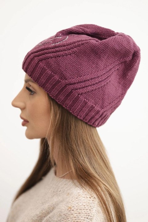 Czapka damska zimowa z wełną o luźnym kroju K442 fioletowa