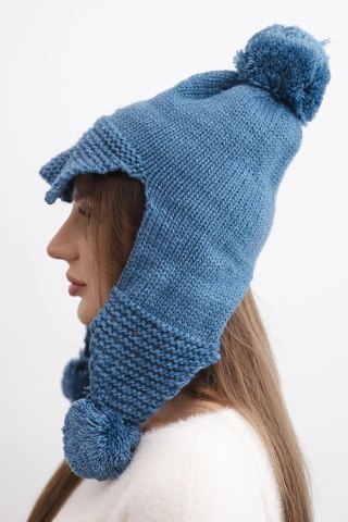 Czapka damska zimowa z wełną z daszkiem i pomponami K475 jeansowa