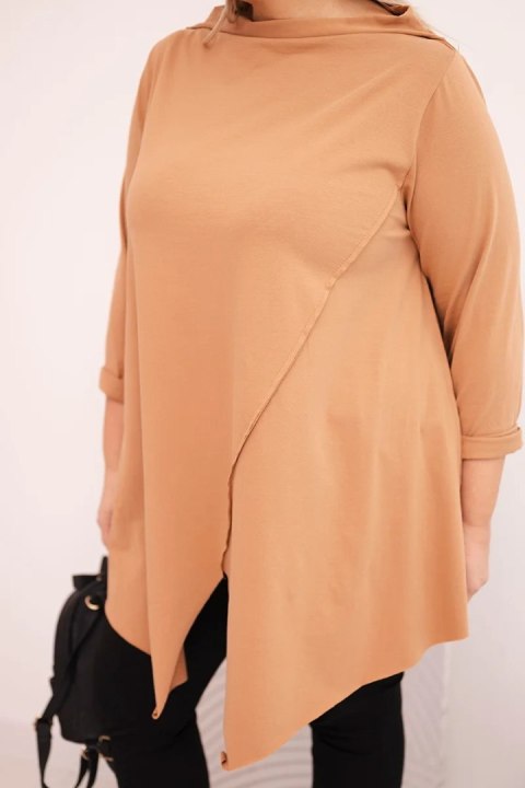 Bluzka damska bawełniana Plus Size asymetryczna z podwijanym rękawem jasno camelowa