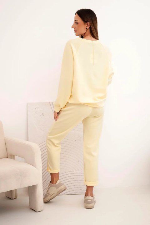 Komplet damski masełkowy z wiskozy z bluzą i spodniami żółty