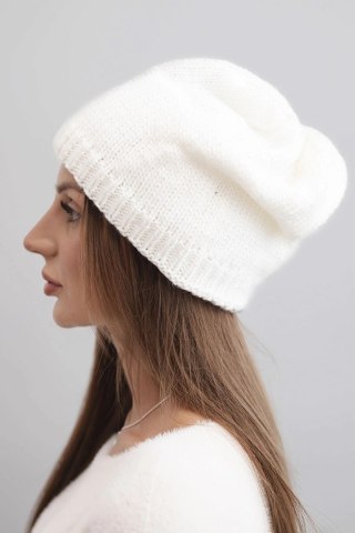 Czapka damska zimowa z uszkami i prążkowanym splotem K440 biała