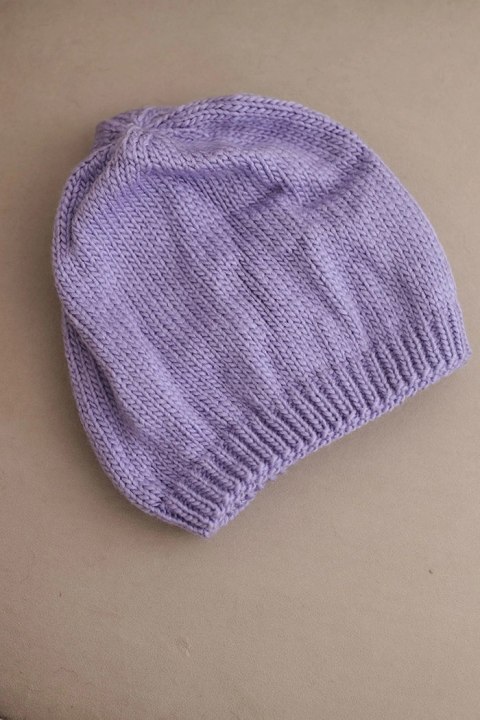 Czapka damska zimowa z uszkami i prążkowanym splotem K440 fioletowa