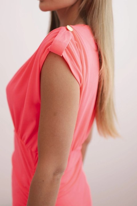 Sukienka damska z wiskozy z dekoltem V i marszczeniem różowy neon