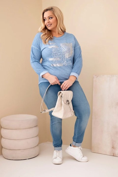 Bluzka damska Plus Size przecierana z nadrukiem i dłuższym tyłem jeansowa