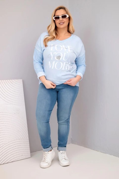 Bluzka damska Plus Size przecierana z napisem Love You More niebieska