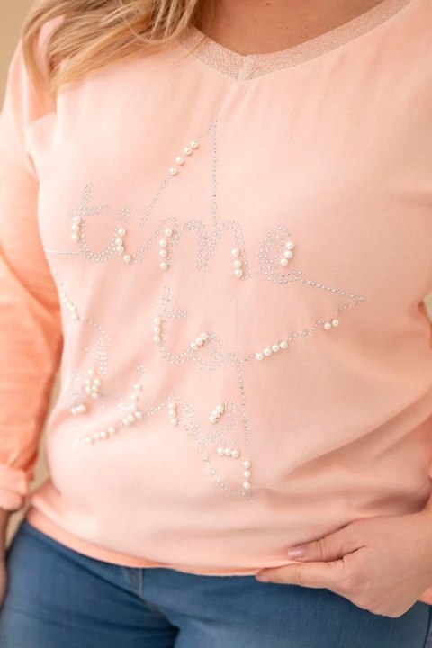 Bluzka damska Plus Size przecierana z napisem i perełkami morelowa