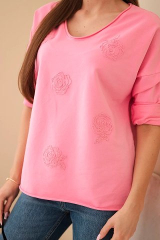 Bluzka damska bawełniana z haftowanymi kwiatami i dekoltem V różowa