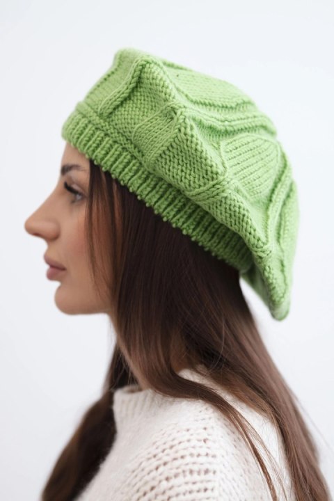 Czapka damska wełniana zimowa beret K414 zielona