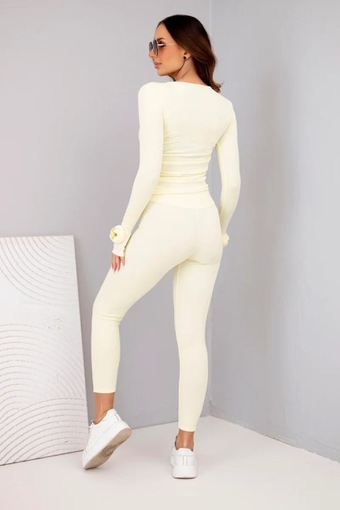 Komplet damska z prążkowanej wiskozy z długim rękawem i legginsami żółty