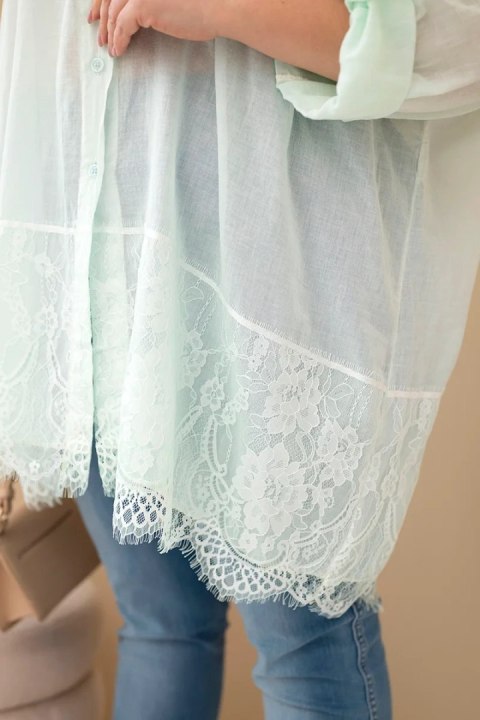 Koszula damska Plus Size bawełniana przecierana z koronkowym wykończeniem miętowa