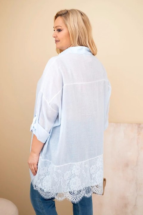 Koszula damska Plus Size bawełniana przecierana z koronkowym wykończeniem niebieska