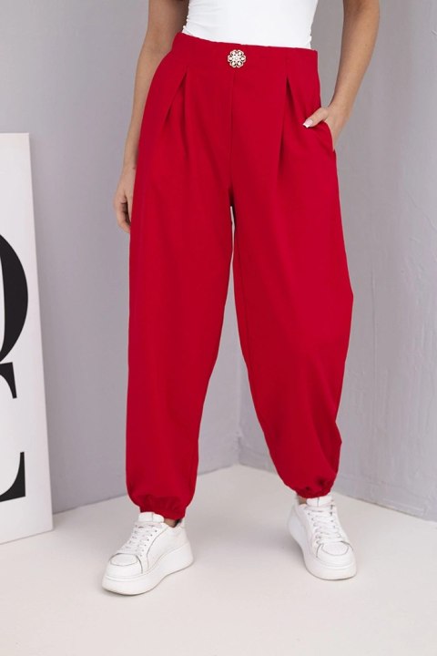 Spodnie damskie bawełniane z wysokim stanem i ozdobnym guzikiem czerwone