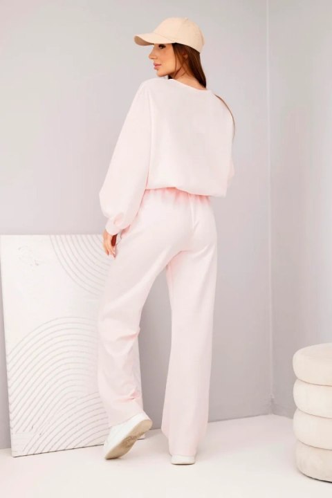 Komplet damski masełko bluza z broszką i spodnie z prostą nogawką pudrowy róż