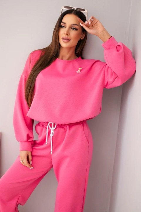 Komplet damski masełko bluza z broszką i spodnie z prostą nogawką różowy