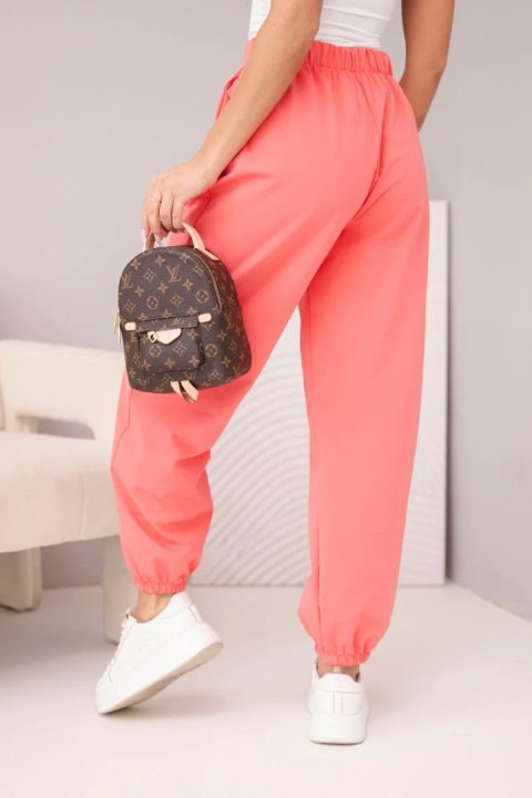 Spodnie damskie bawełniane z wysokim stanem i ozdobnym guzikiem różowe