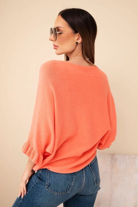 Sweter damski typu nietoperz z okrągłym dekoltem morelowy