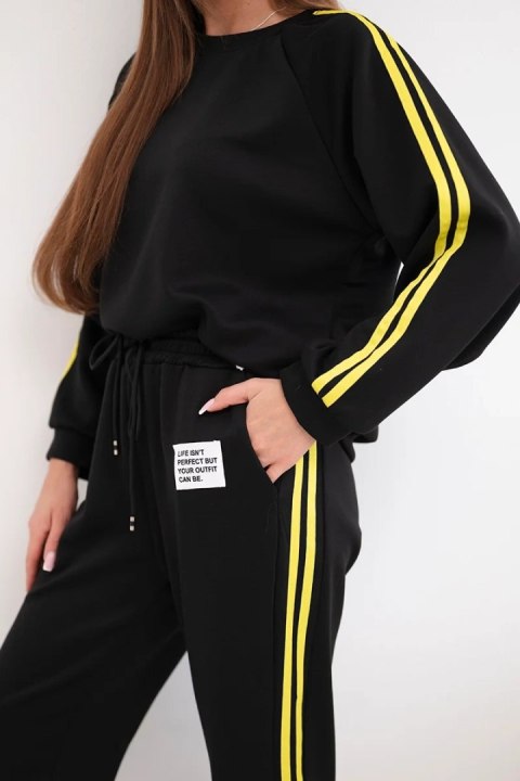 Komplet dresowy damski Masełko z lampasami i luźną bluzą czarny
