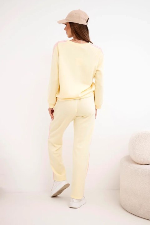 Komplet dresowy damski Masełko z lampasami i luźną bluzą żółty