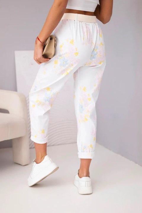 Spodnie damskie wiskozowe w kwiaty z paskiem białe