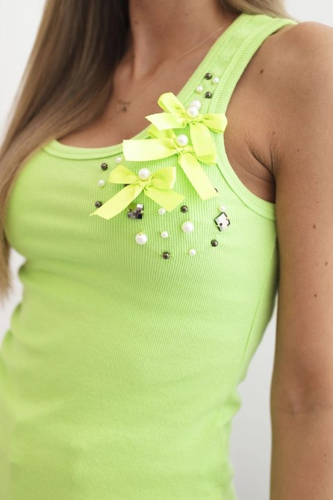 Top damski prążkowany z bawełny i aplikacją kwiatową zielona