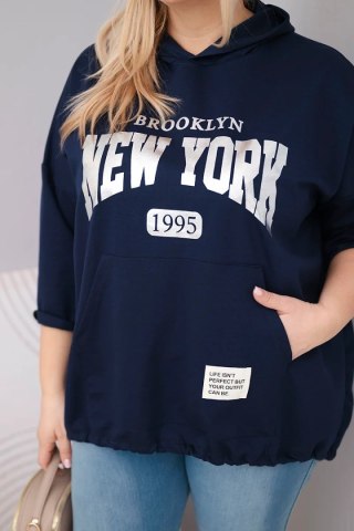 Bluza damska Plus Size wiskozowa z kapturem i kieszenią kangurką granatowa