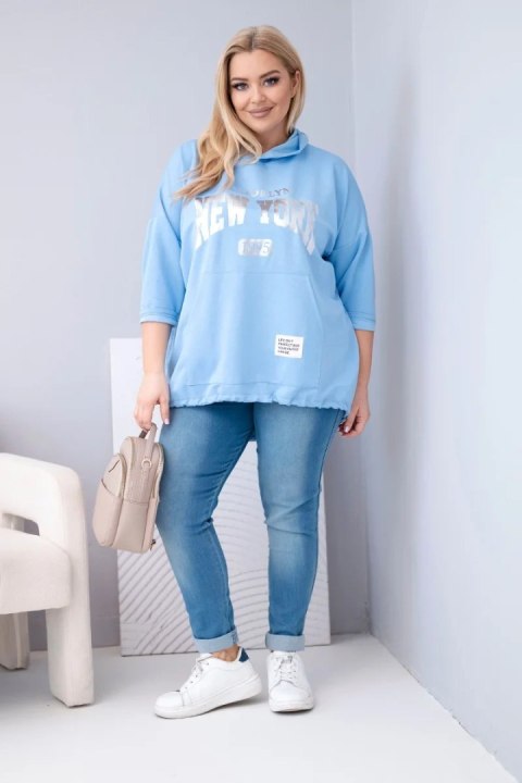 Bluza damska Plus Size wiskozowa z kapturem i kieszenią kangurką niebieska