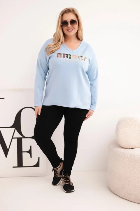 Bluza damska Plus Size z napisem i dekoltem V niebieska
