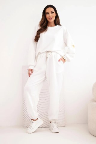 Komplet damski masełkowy z luźną bluzą i spodniami z napisem LOVE biały