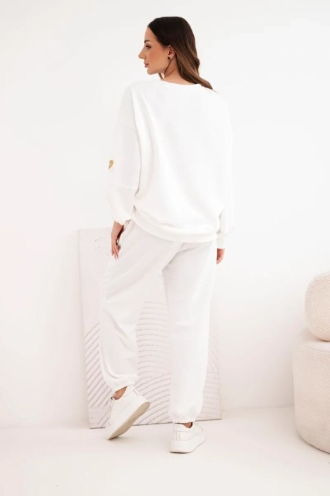 Komplet damski masełkowy z luźną bluzą i spodniami z napisem LOVE biały